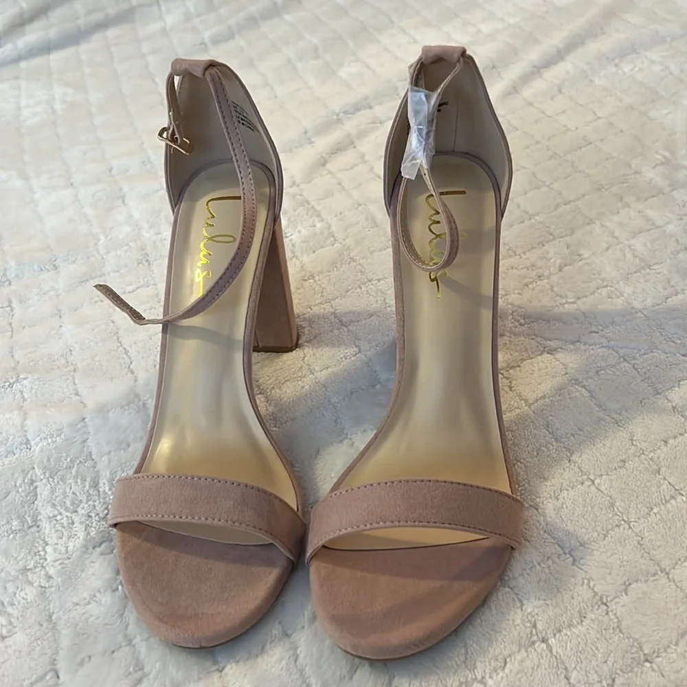 BRAND NEW nude Lulus heels